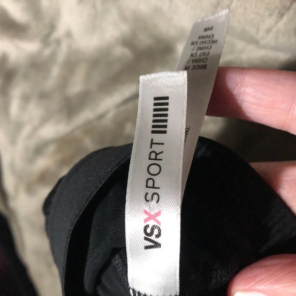 2 Victoria Secret B cup SPORTS bras - Picture 8 of 9